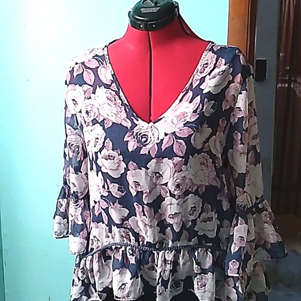 BONGO, ladies top Large flowery print flouncy bottom and sleeves